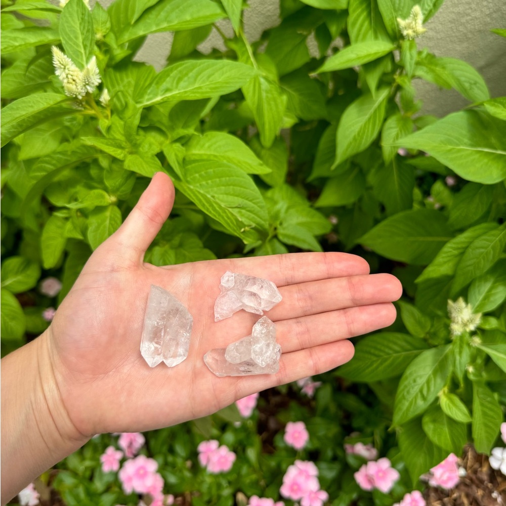 Small Quartz Points - Picture 1 of 1